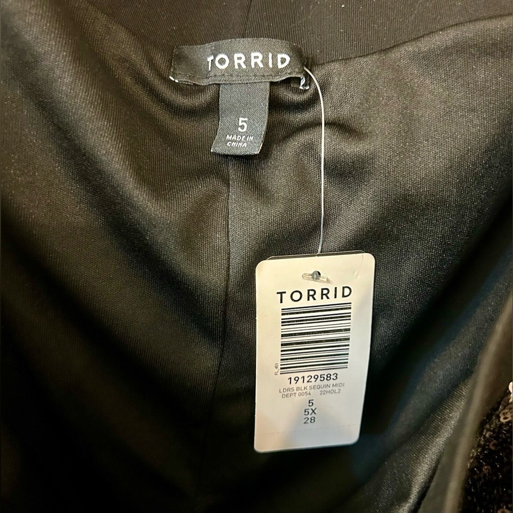 Torrid Black Sequin Midi Skirt Size 5X/28 - Picture 9 of 11